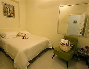 Hotel Wood Work House George Town